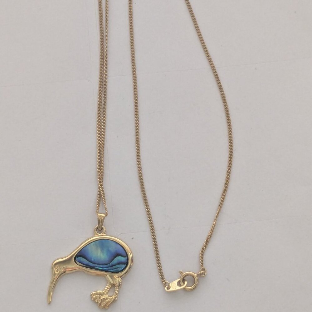 Vintage Gold Tone Kiwi Bird Iridescent Abalone Paua Shell Inlay Pendant Necklace